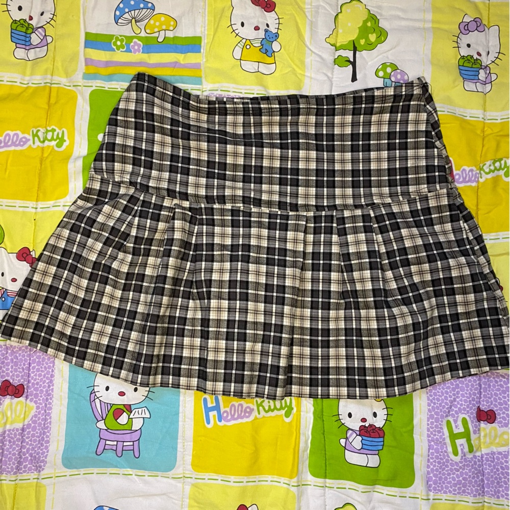 cute y2k 2000s V & X mini plaid skirt